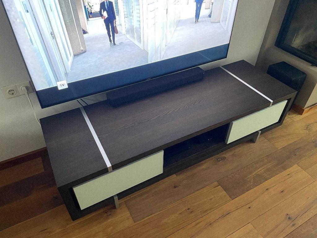 Tv/lage kast, Ophalen, 150 tot 200 cm, Zo goed als nieuw, Hout / modern