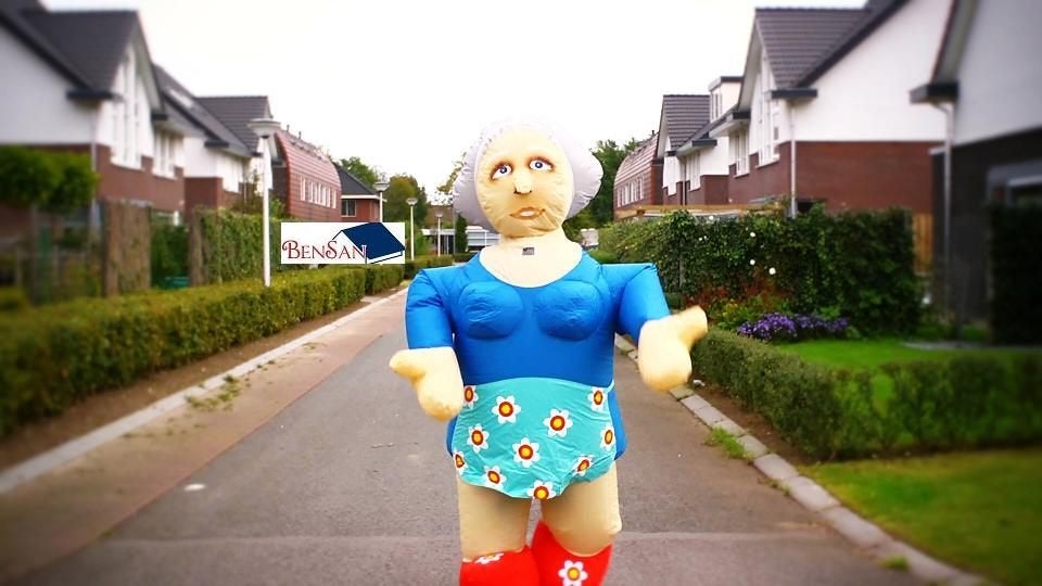 sarah in pak levende blikvanger huren huur bensan enter, Ophalen of Verzenden, Zo goed als nieuw, Abraham of Sarah