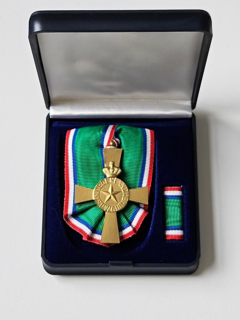 Medaille Guinea Kruis onderscheiding zonder gesp, Ophalen of Verzenden, Landmacht, Nederland, Lintje, Medaille of Wings