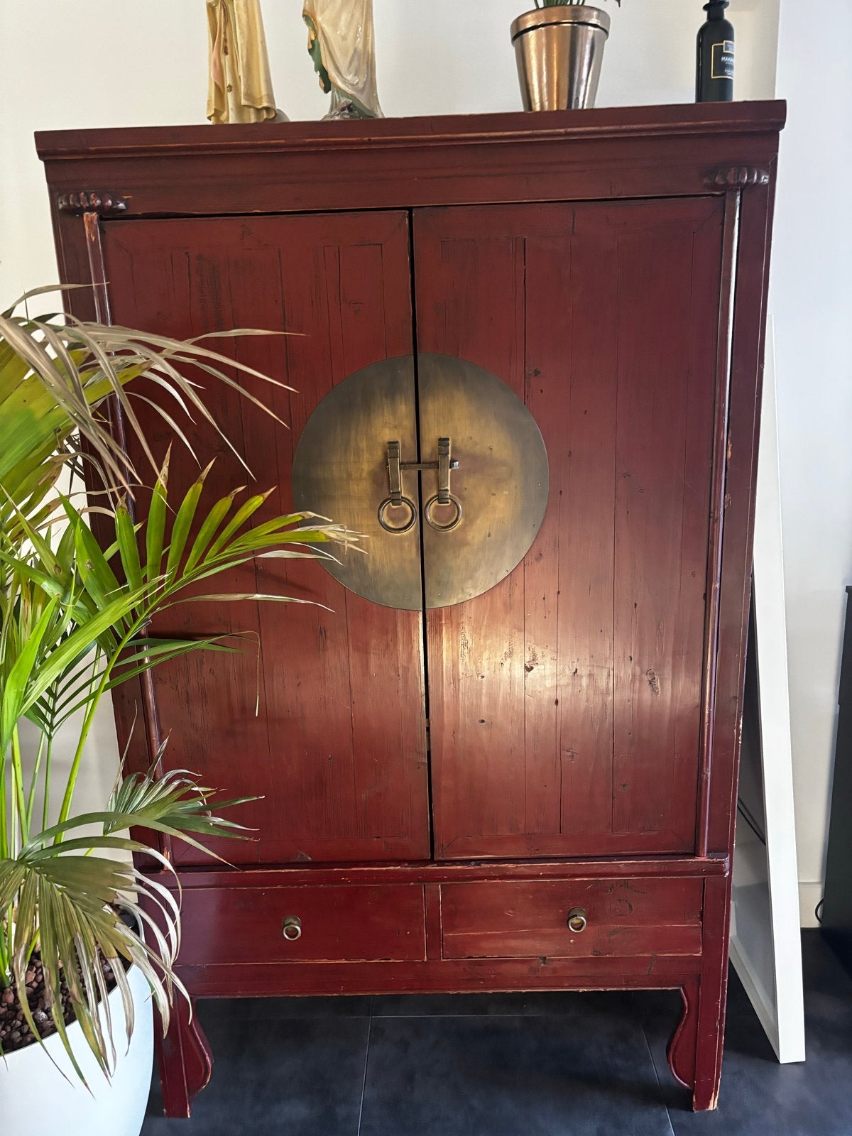 Antieke Chinese kast - Rood met messing beslag, Antiek en Kunst, Ophalen