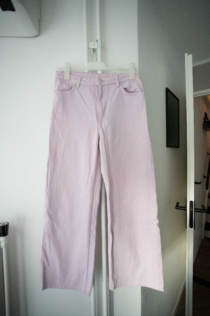 Lila jeans wijde pijpen Monki maat 29, Kleding | Dames, Overige kleuren, Ophalen of Verzenden, Monki, W28 - W29 (confectie 36)