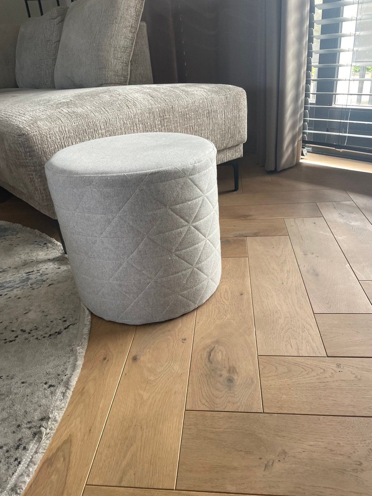 Poef beige, Ophalen of Verzenden, Zo goed als nieuw, Rond, Minder dan 50 cm