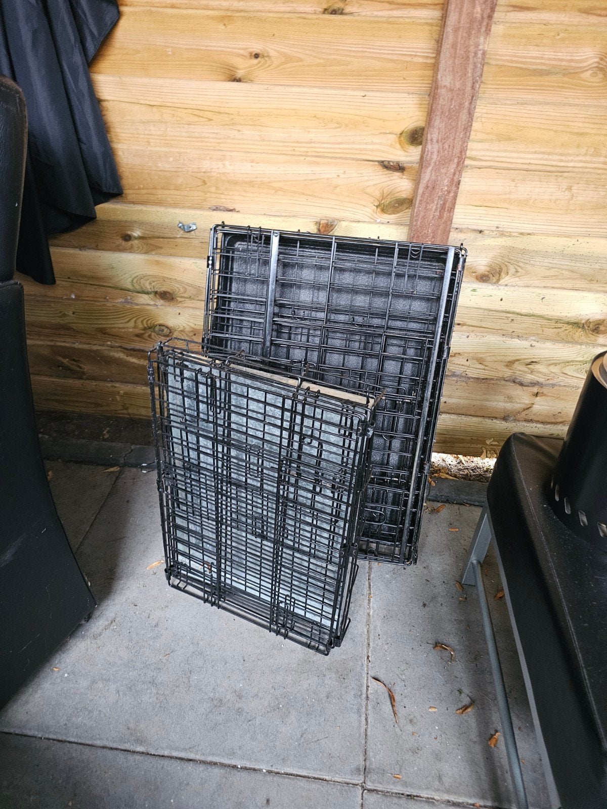 twee honden benches. een kleinere en iets grotere, Dieren en Toebehoren, Hondenbenches, Ophalen of Verzenden
