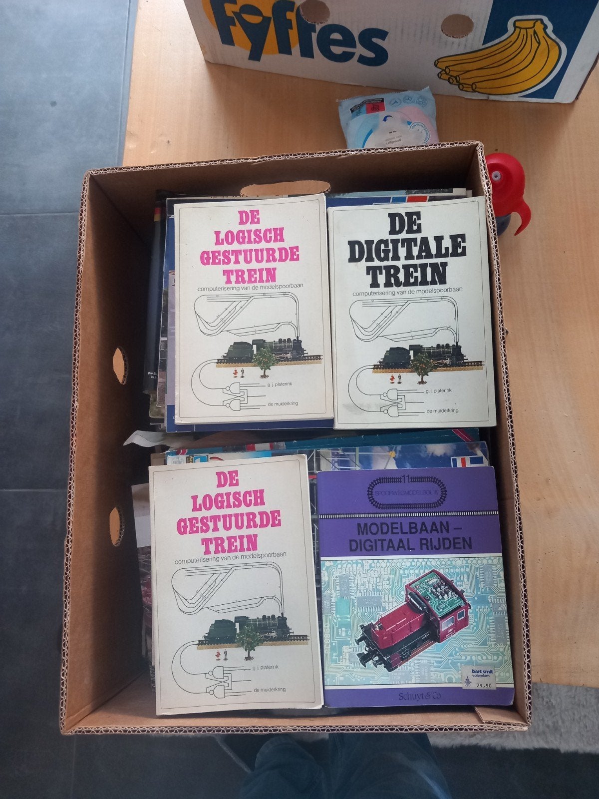 Diverse modelspoorboeken en catalogi (Märklin, Roco), Wisselstroom, Gebruikt, Märklin, Boek, Tijdschrift of Catalogus
