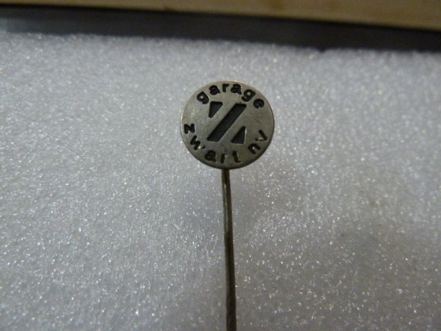 Vintage Speldje 'Garage Zwart NV', Ophalen of Verzenden, Gebruikt, Overige onderwerpen, Speldje of Pin