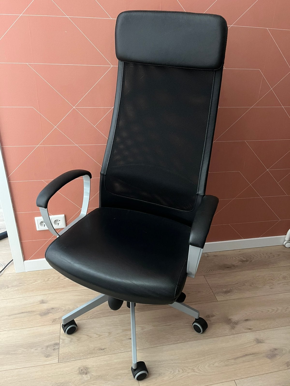 IKEA MARKUS bureaustoel, Huis en Inrichting, Bureaustoelen, Ophalen, Zwart, Zo goed als nieuw, Bureaustoel