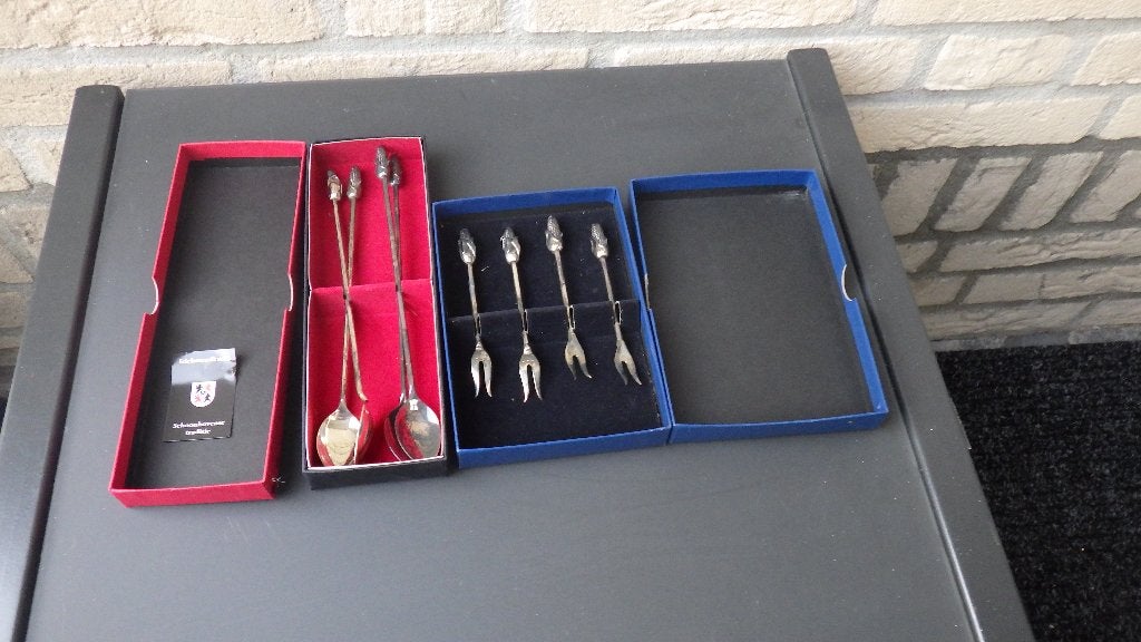2 retro doosjes met vorkjes en messen, Verzamelen, Ophalen of Verzenden, Huis en Inrichting