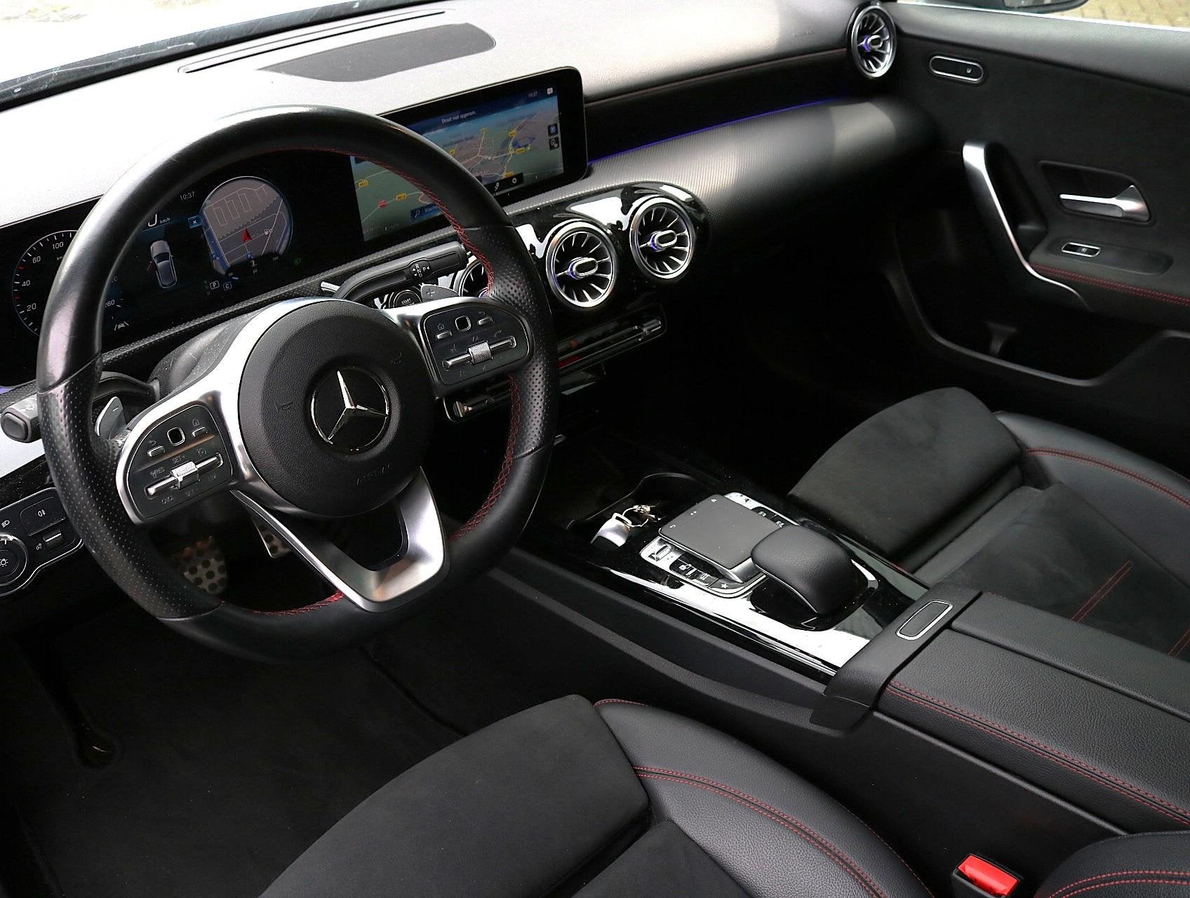 Mercedes-Benz A 200 AMG Line Sfeerverlichting | Widescreen, 12 maanden, Gebruikt, Euro 6, 4 cilinders
