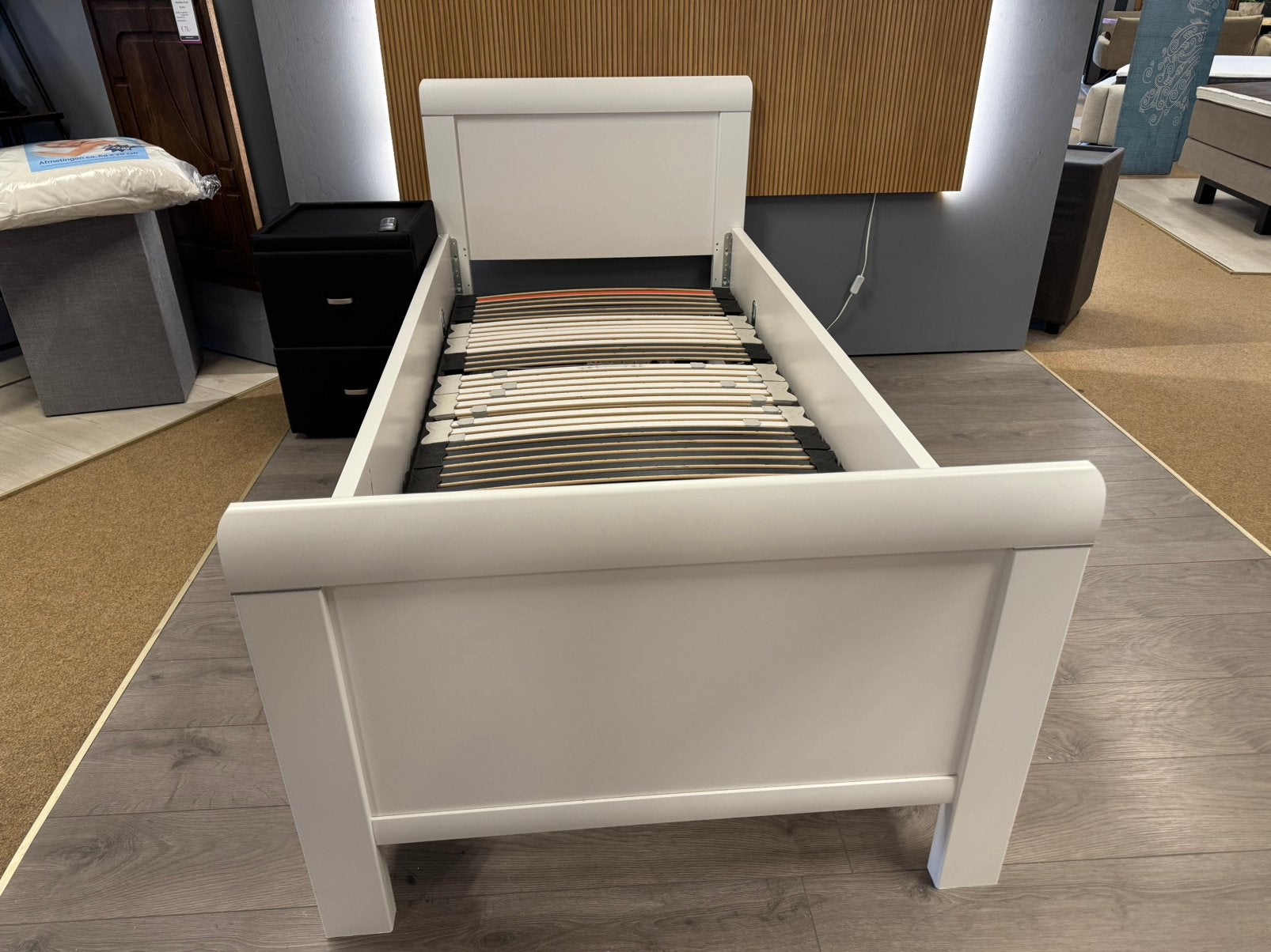 1-Pers. Ledikant wit MDF 90x200 elektrisch lattenbodem, Ophalen, Verstelbaar, 90 cm, Eenpersoons