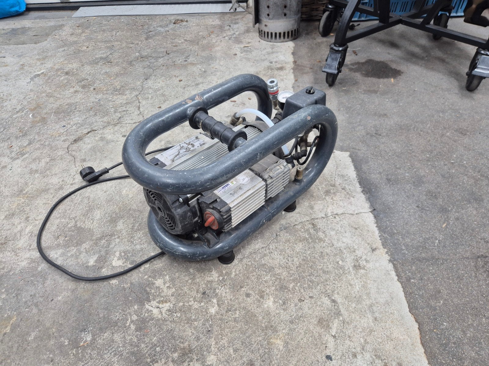 Te koop, compacte buiscompressor lees de tekst!!, Ophalen, Gebruikt, 6 tot 10 bar, Minder dan 200 liter/min