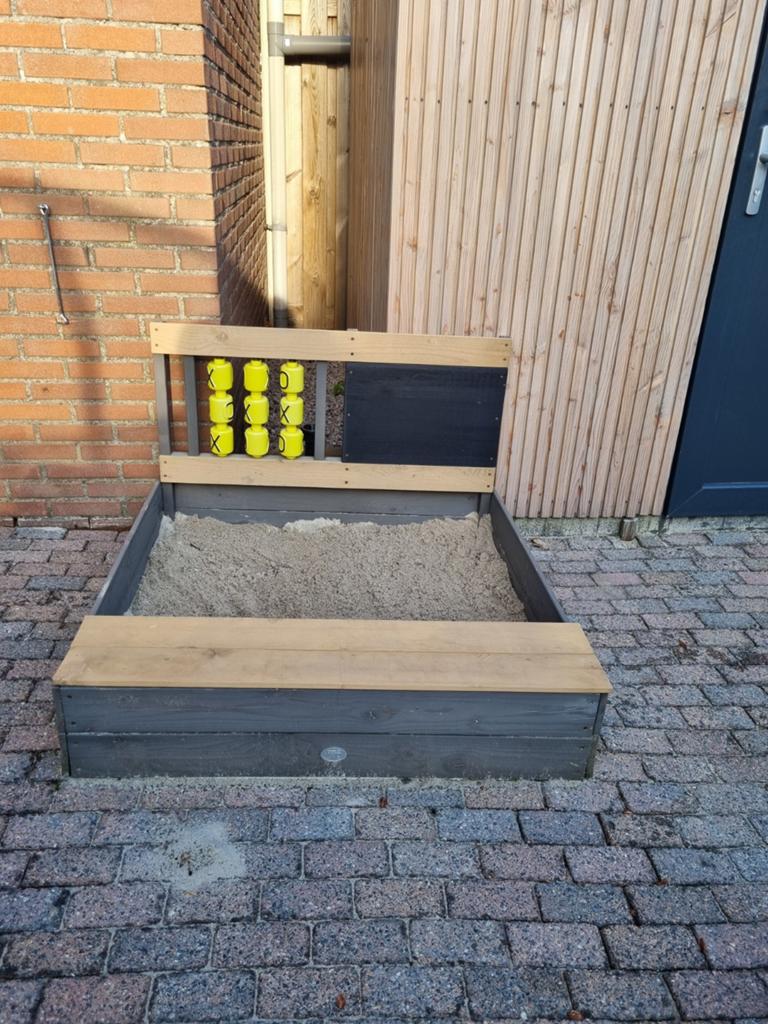 Nette zandbak met bankje, opbergruimte en boter-kaas-eieren, Ophalen