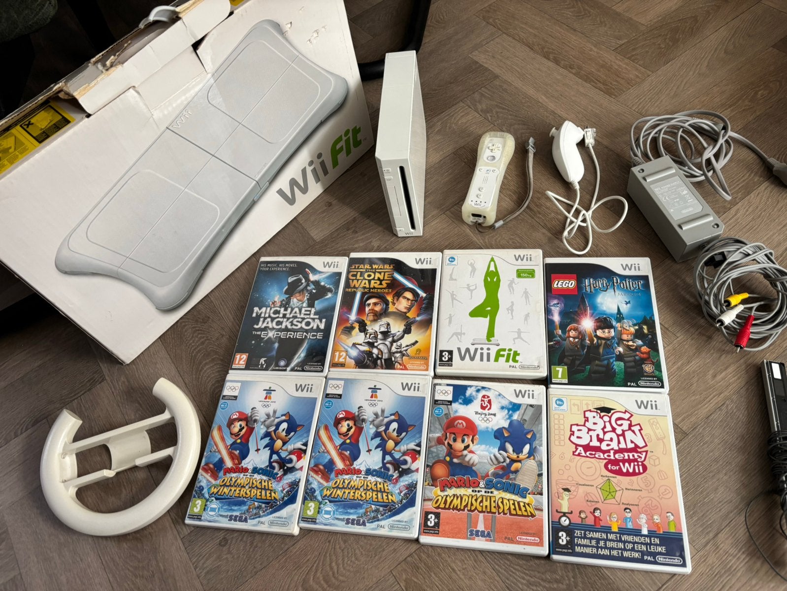 Zeer complete Nintendo Wii met veel spellen en extras, Ophalen of Verzenden, Zo goed als nieuw, Met 2 controllers