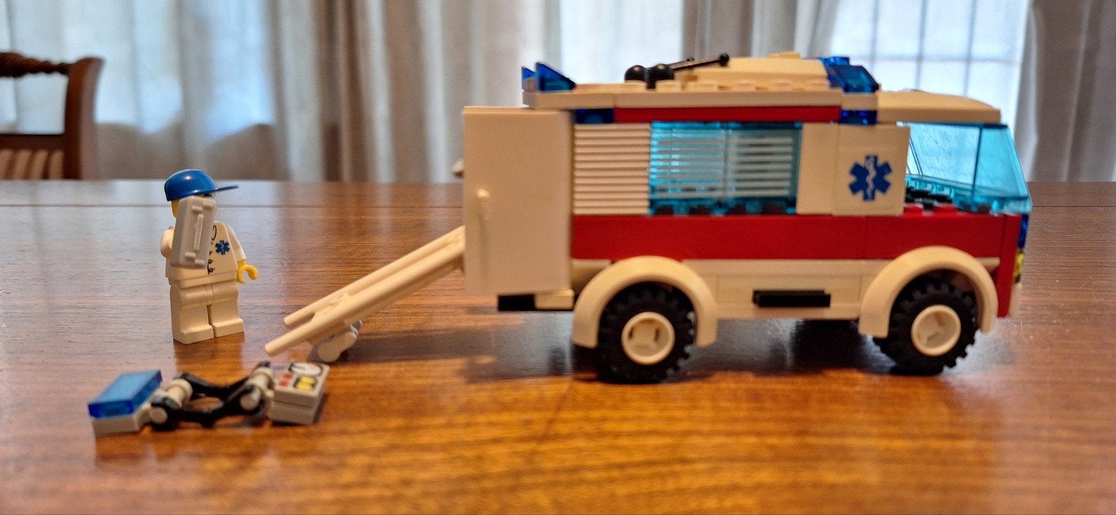 Lego City Ambulance met minifiguur en brancard, Ophalen, Zo goed als nieuw, Overige merken