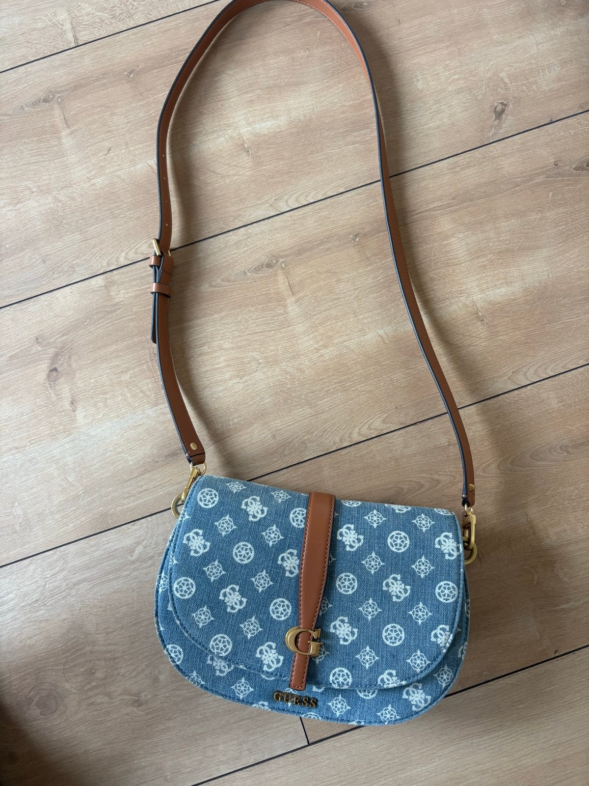 Een echte guess tas. Niet beschadigd of vies., Ophalen of Verzenden, Zo goed als nieuw, Blauw, Schoudertasje