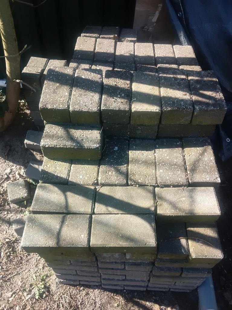Grijze BKK's 8 cm dik gratis afhalen in Eibergen, Tuin en Terras, Tegels en Klinkers, Ophalen, Gebruikt, Beton, Klinkers