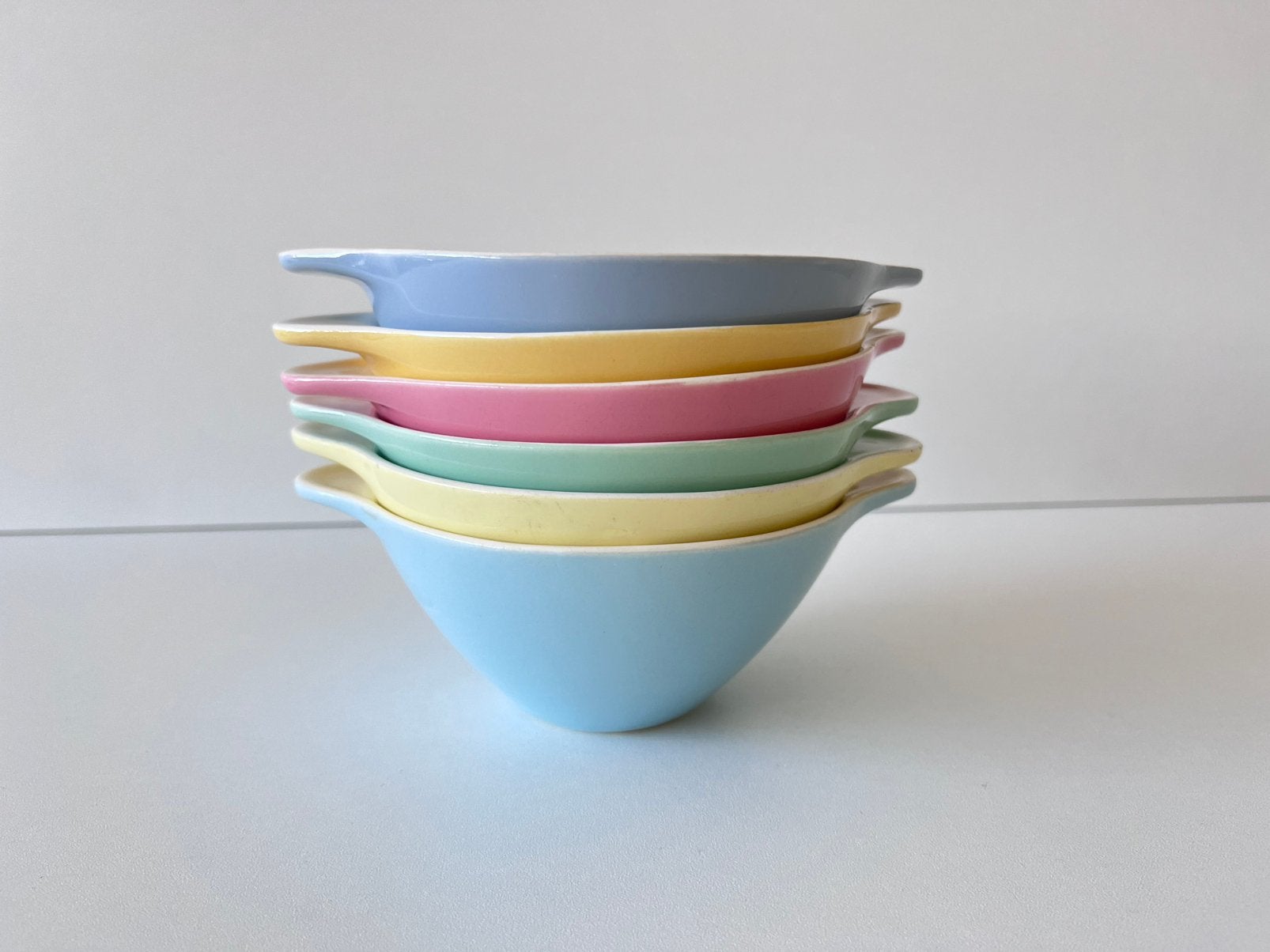 Pastel regout kommen pastel servies, Overige merken, Ophalen of Verzenden, Zo goed als nieuw, Kom(men)
