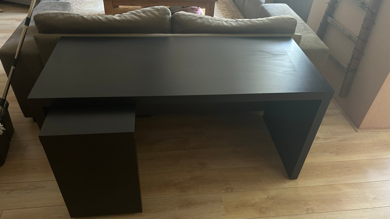 IKEA MALM Bureau met uitschuifbaar blad, zwart, Ophalen, Gebruikt, Spaanplaat of MDF, IKEA