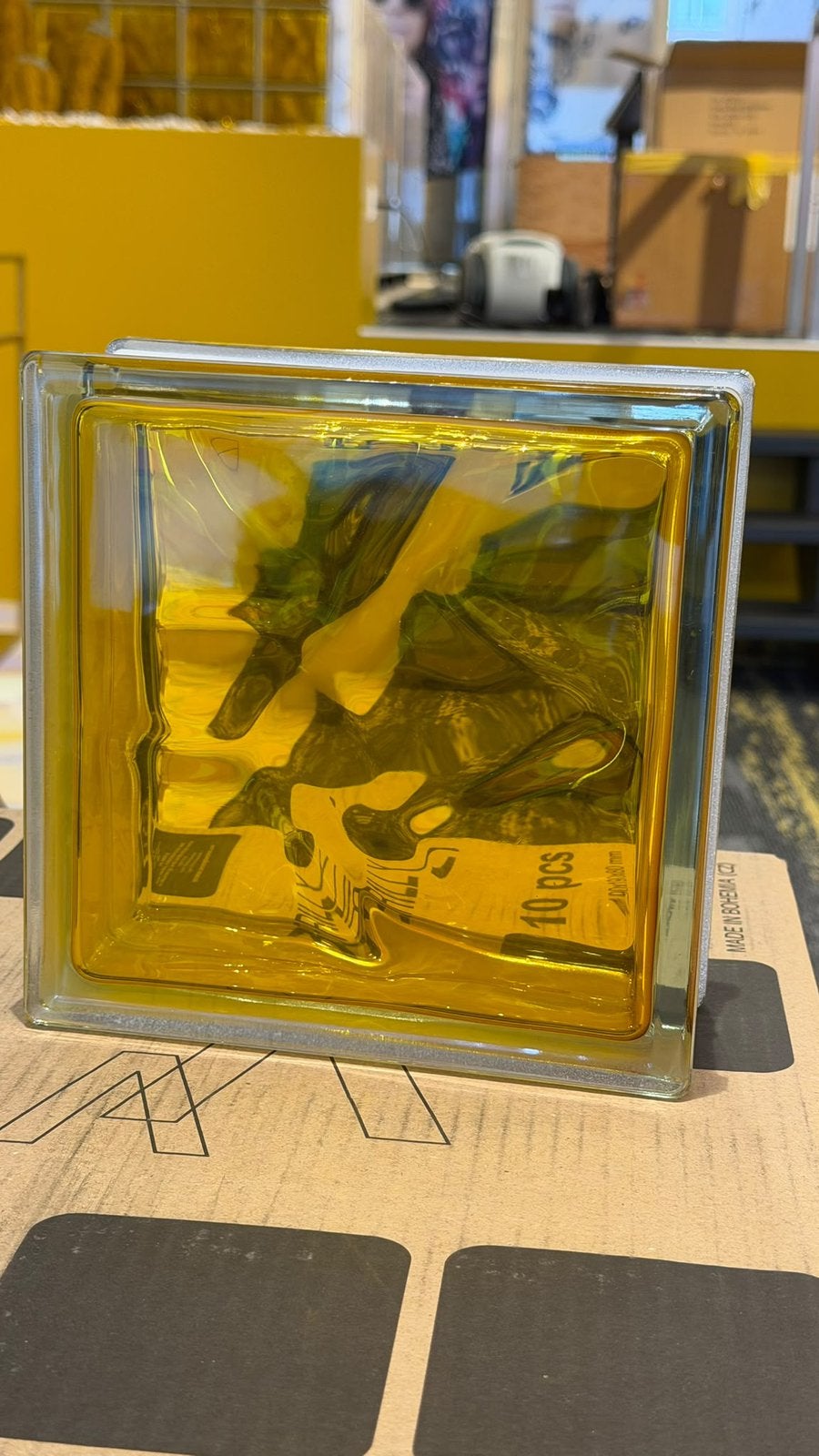 Gele glasblokken, Ophalen, Nieuw