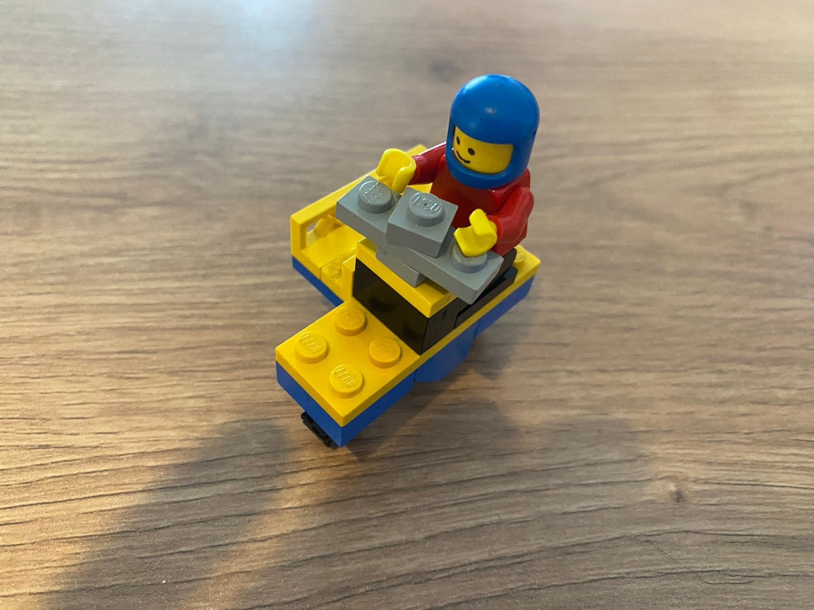 Lego minifiguur met klein voertuigje, Inclusief minifiguren, Gebruikt, Overige thema's, Lego