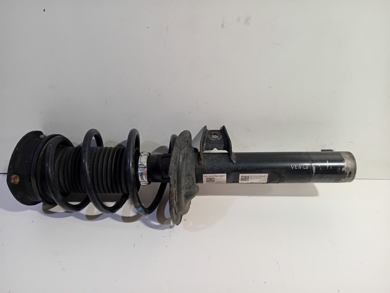Veerpoot links voor Volkswagen Touran, Onderdelen@venauto.nl, Van der Ven Autorecycling B.V., Gebruikt, Ettenseweg 76, 4706 PB Roosendaal, The Netherlands