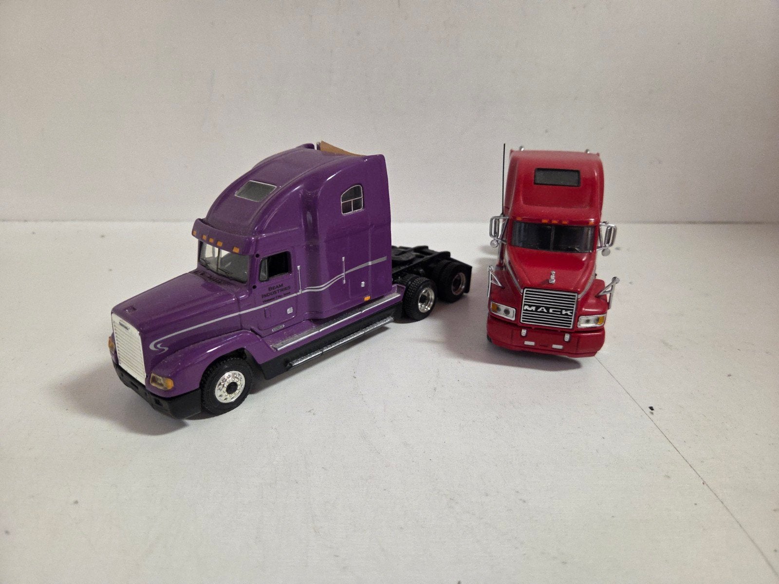 Matchbox Freightliner en Mack trucks, ., Ophalen of Verzenden, Zo goed als nieuw, .