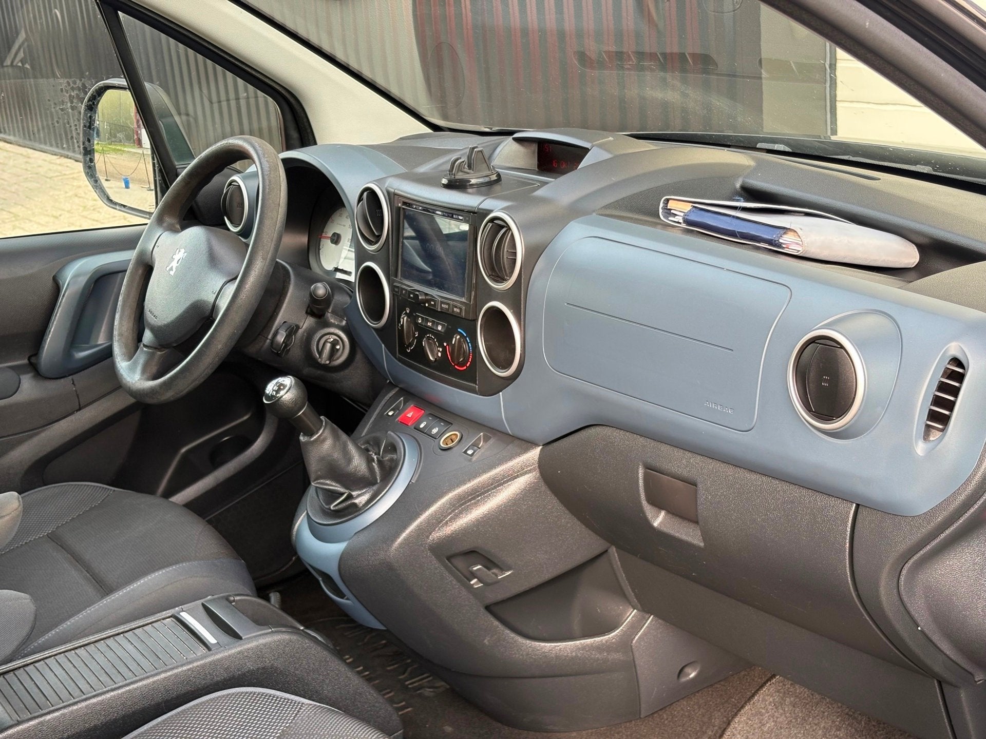Peugeot Partner Tepee 1.6 VTi Family, Voorwielaandrijving, Dealer onderhouden, Gebruikt, Zwart