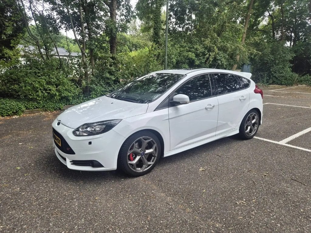 Ford Focus 2.0 Ecoboost ST-3 Wit, Auto's, Ford, Euro 5, Zwart, 4 cilinders, 1337 kg