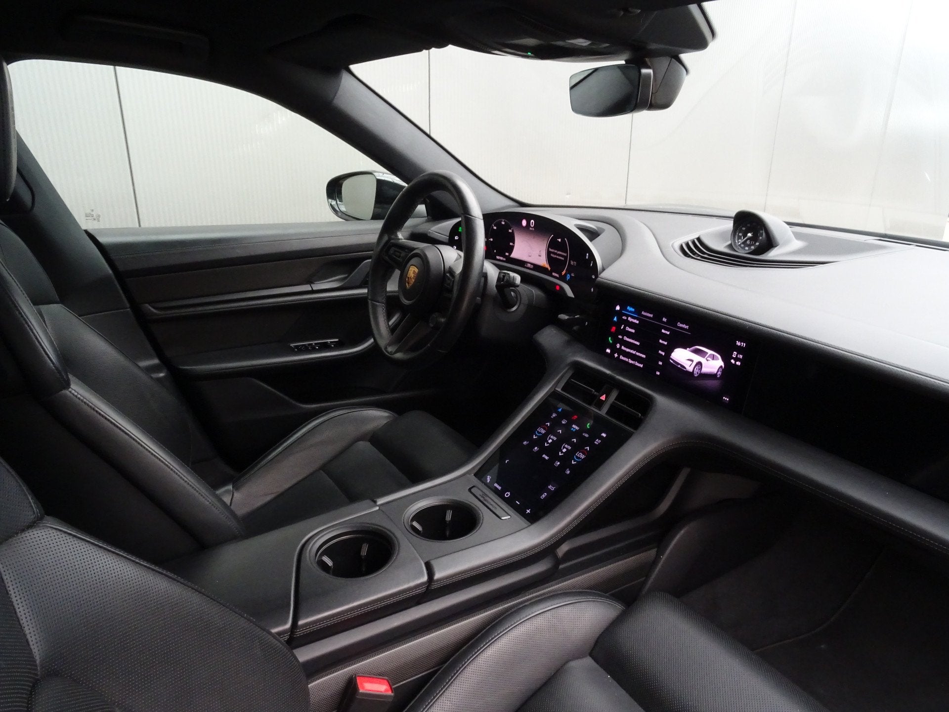 Porsche Taycan Cross Turismo 4S 93 kWh * 370 KM ACCURADIUS *, Auto's, Porsche, Automaat, Zwart, 4 stoelen, Leder