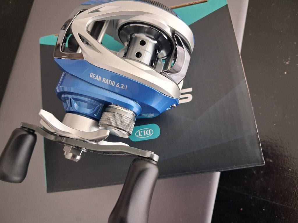 Baitcasting reel DLT X2 Sirocco 301 LH, Ophalen of Verzenden, Nieuw, Molen