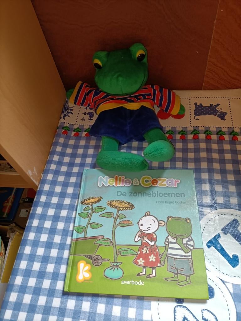 Nellie en Cezar handpop 29 cm + boek, Ophalen of Verzenden, Zo goed als nieuw, Overige typen