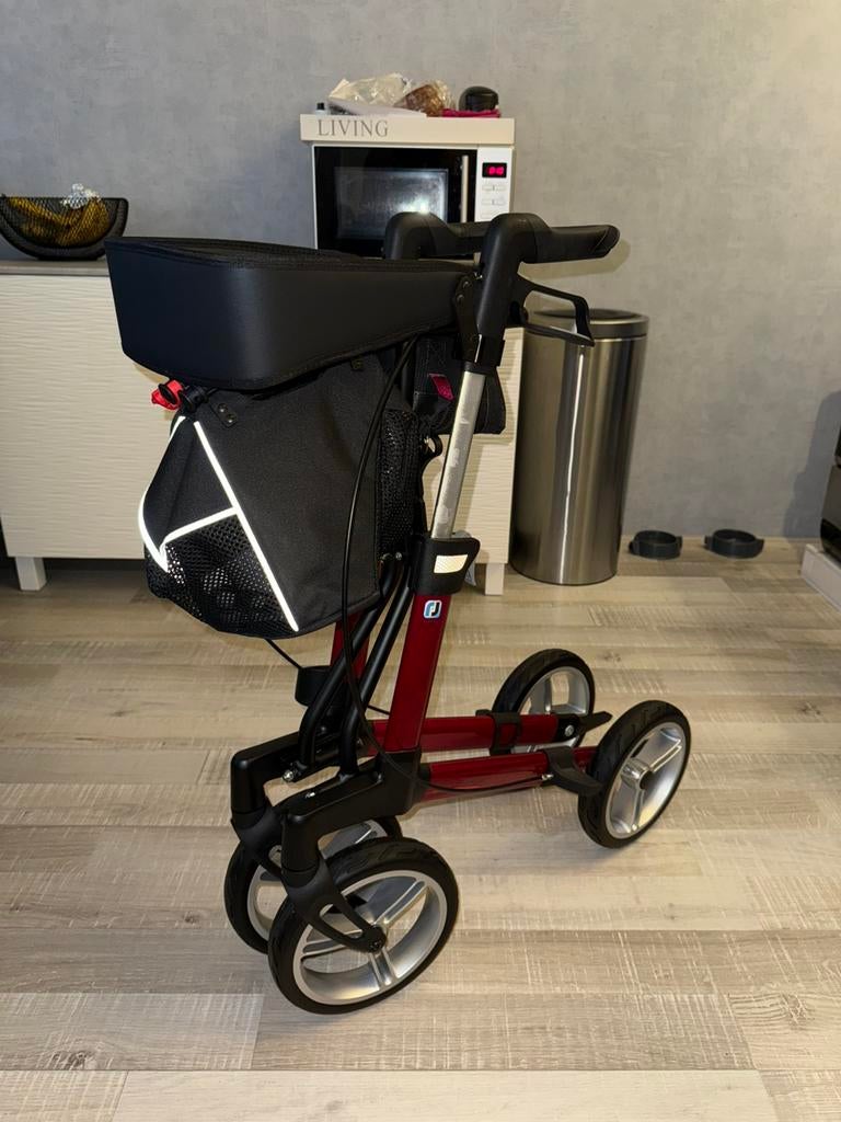 Lichtgewicht rollator nooit gebruikt, Ophalen of Verzenden, Lichtgewicht, Zo goed als nieuw