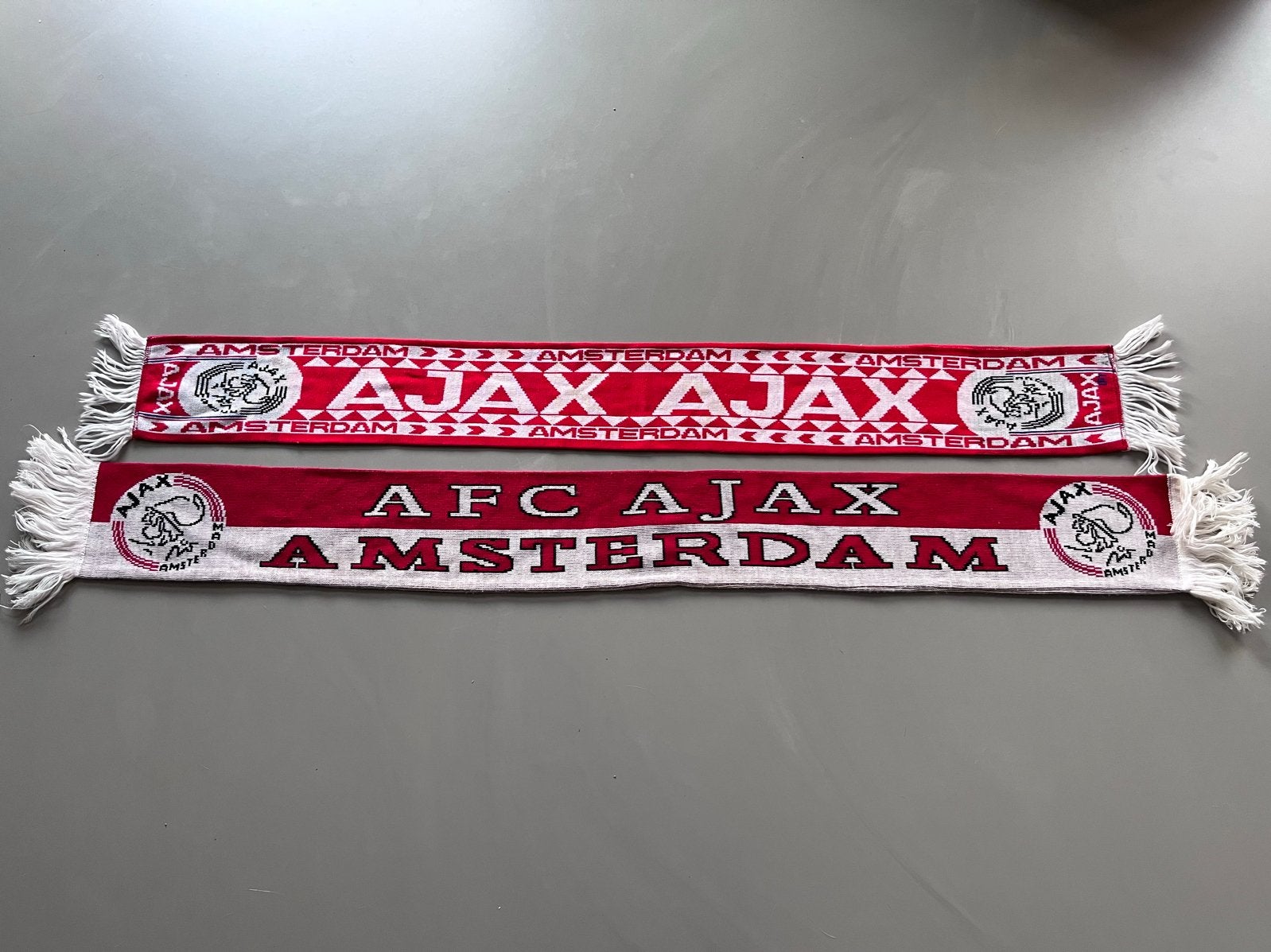Ajax sjaals - Set van 2, Verzamelen, Sportartikelen en Voetbal, Ophalen of Verzenden, Zo goed als nieuw, Ajax, Vaantje of Sjaal