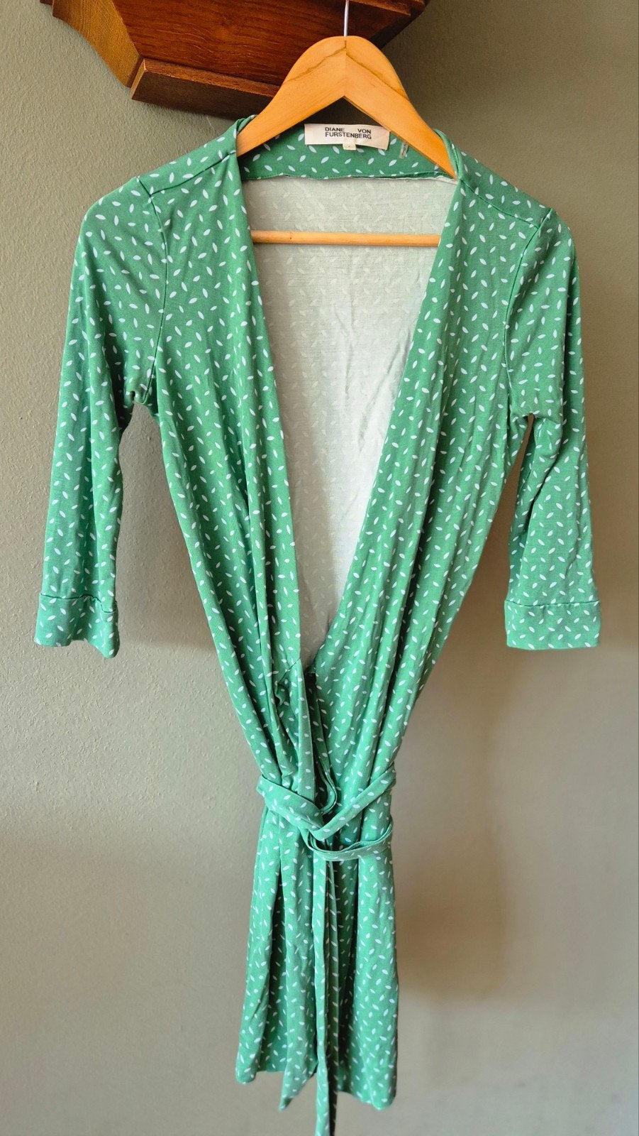 Diane von Furstenberg wikkel jurk groen blauw mt s/m zijde, Overige kleuren, Ophalen of Verzenden, Zo goed als nieuw, Maat 36 (S)