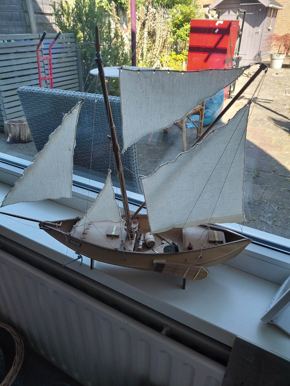 Zeilschip ARM 82 - Modelboot met potentieel, Ophalen