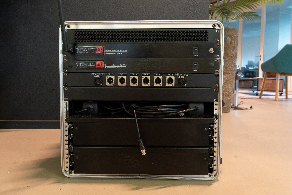 Sennheiser XS Wireless 6-kanaals 19” Rack met LED, Ophalen, Gebruikt, Studiomicrofoon, Draadloos
