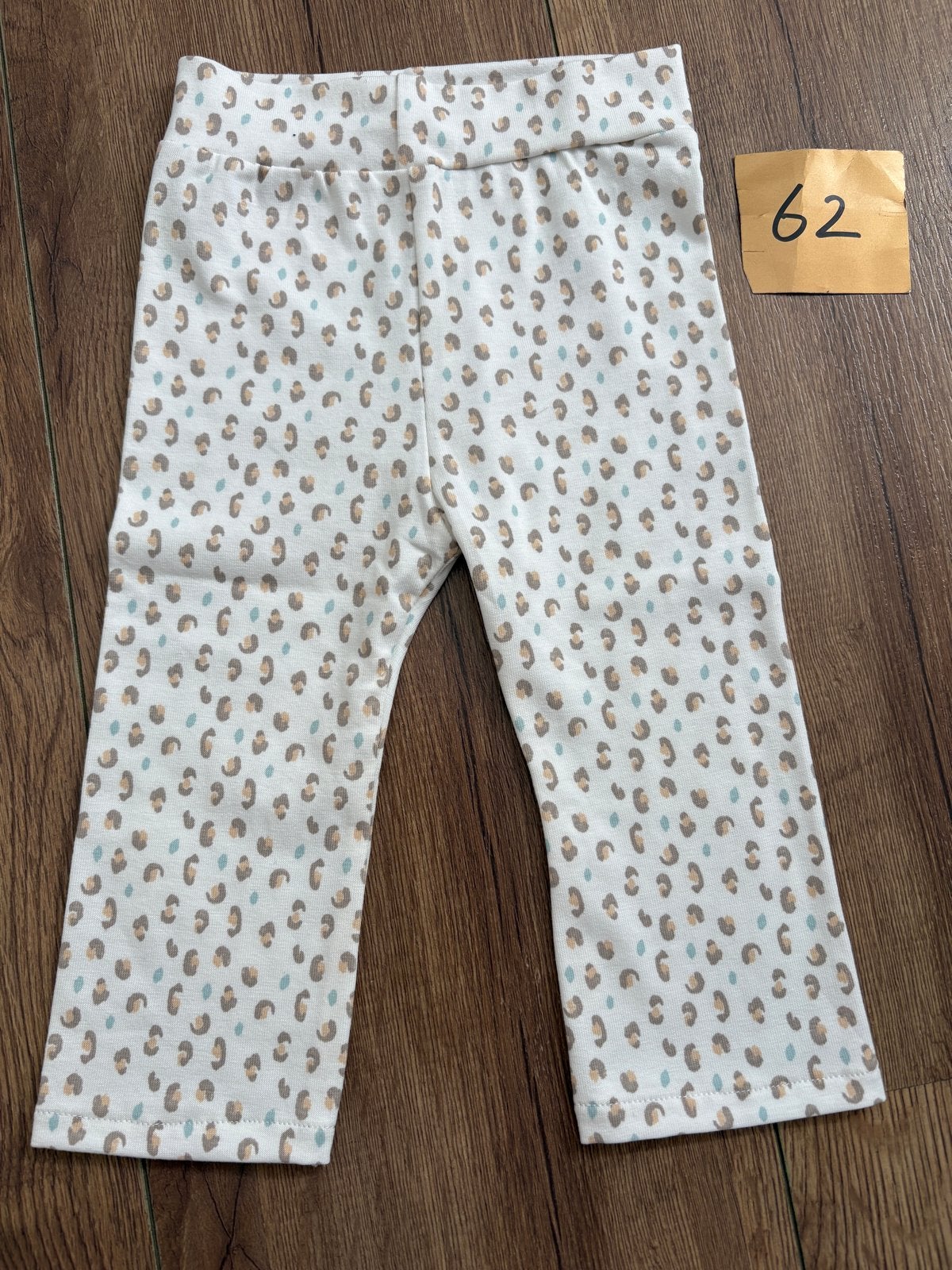 Handgemaakt broekje pantermotief maat 62, Kinderen en Baby's, Ophalen of Verzenden, Nieuw, Jongetje of Meisje, Broekje