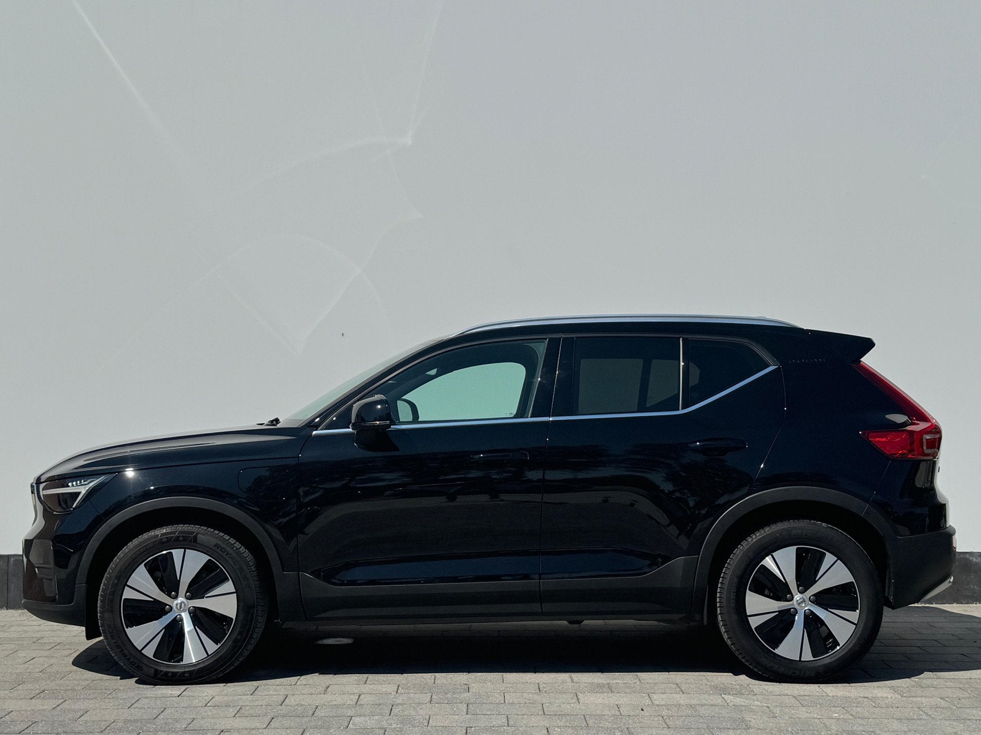 Volvo XC40 1.5 T4 211 pk Plug-in hybrid Plus Bright | Trekha, 12 maanden, Stof, Euro 6, Zwart