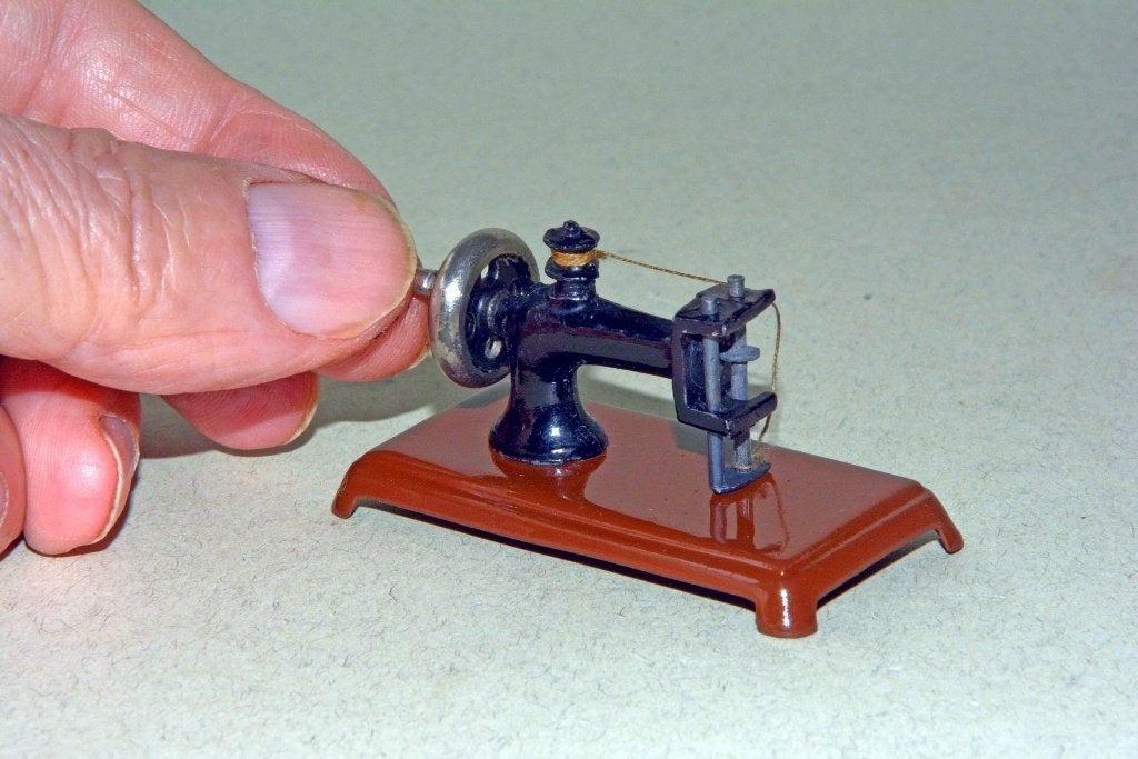 Ernst Plank tafel naaiemachine voor antiek poppenhuis, Ophalen of Verzenden