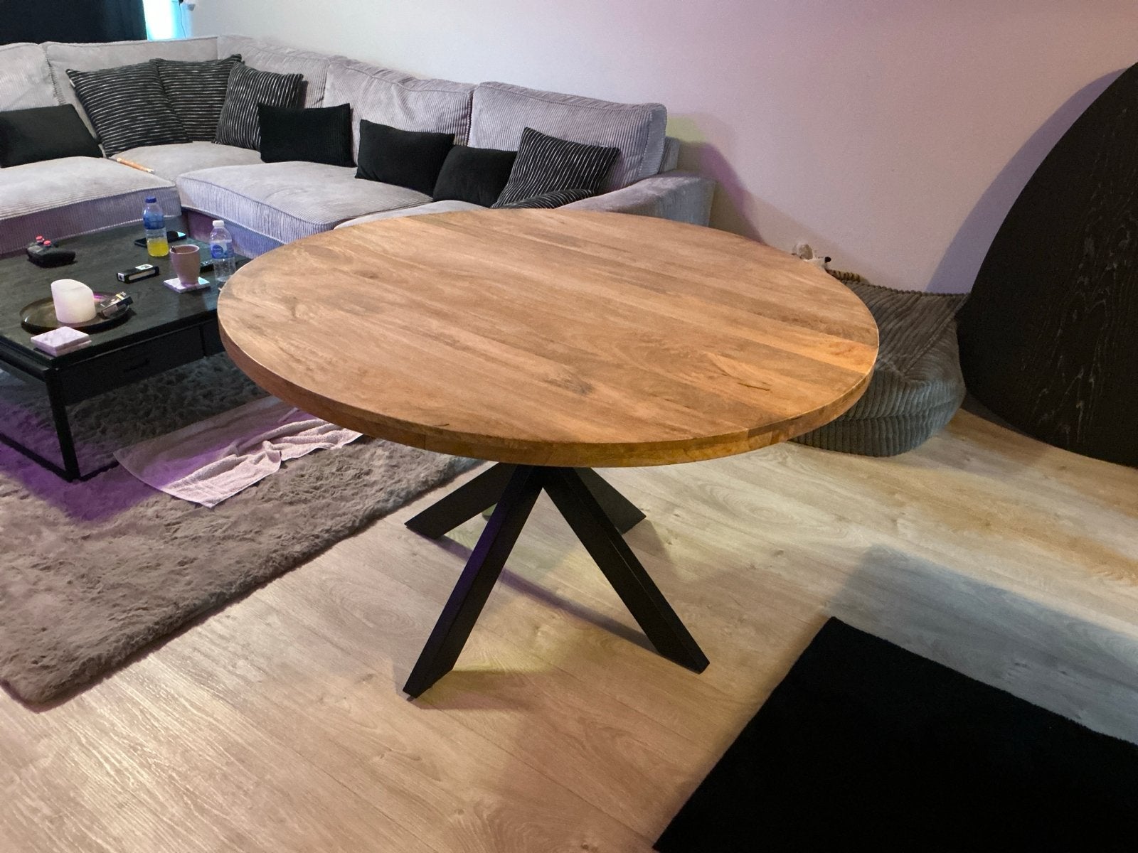 Ronde eettafel mangohout zwart metalen onderstel 130cm, Huis en Inrichting, Tafels | Eettafels, Ophalen, Gebruikt, 100 tot 150 cm