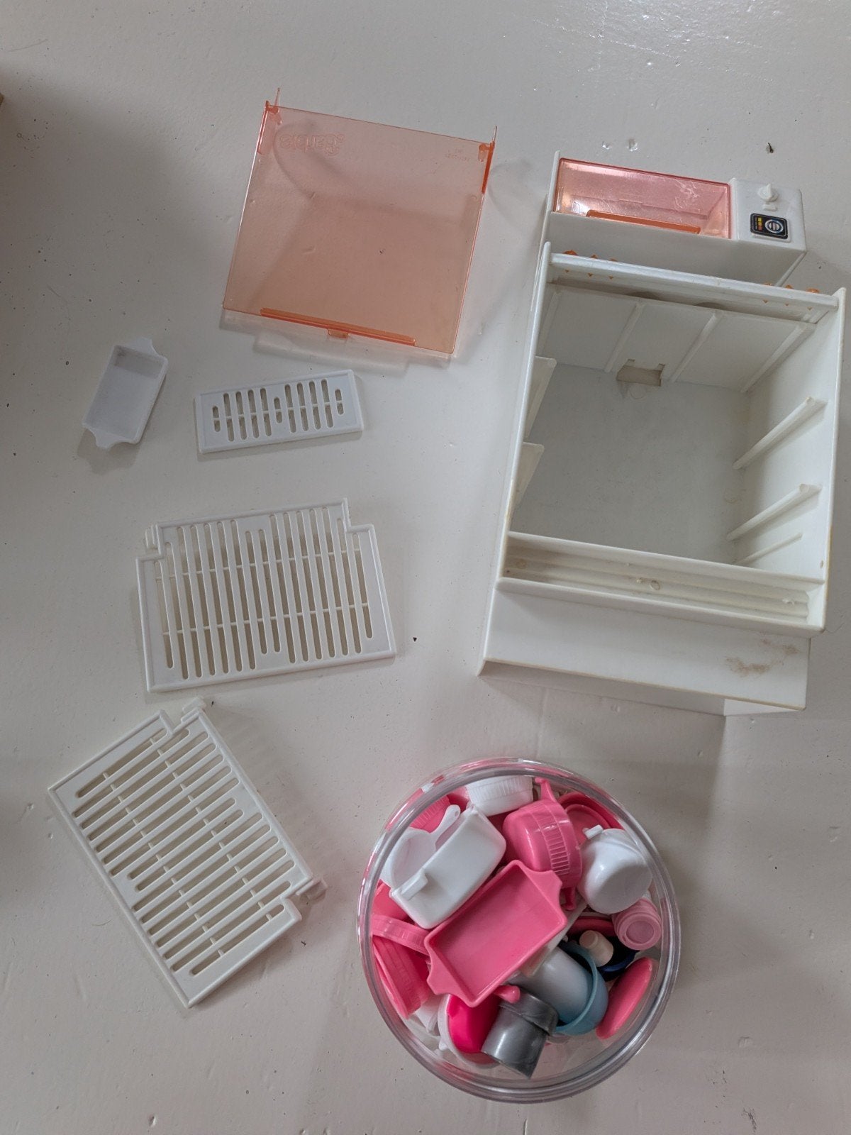 Vintage Barbie poppenhuis koelkast en keuken met accessoires, Ophalen of Verzenden, Gebruikt, Toebehoren
