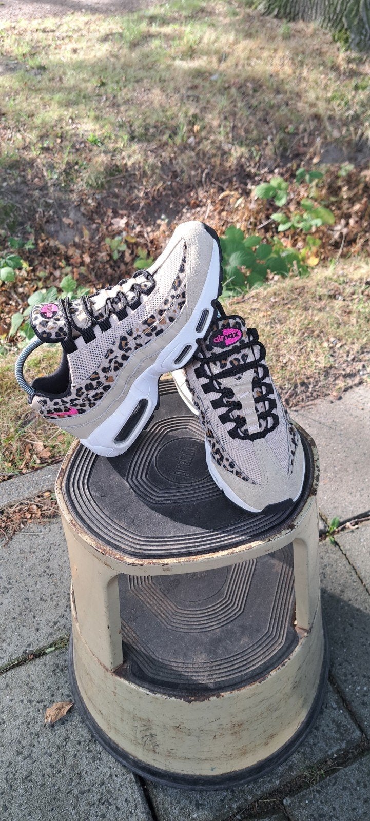 Nike Air Max 95 Leopard Maat 38 - Uitstekende Staat, Kleding | Dames, Schoenen, Overige kleuren, Nike, Ophalen of Verzenden, Sneakers of Gympen