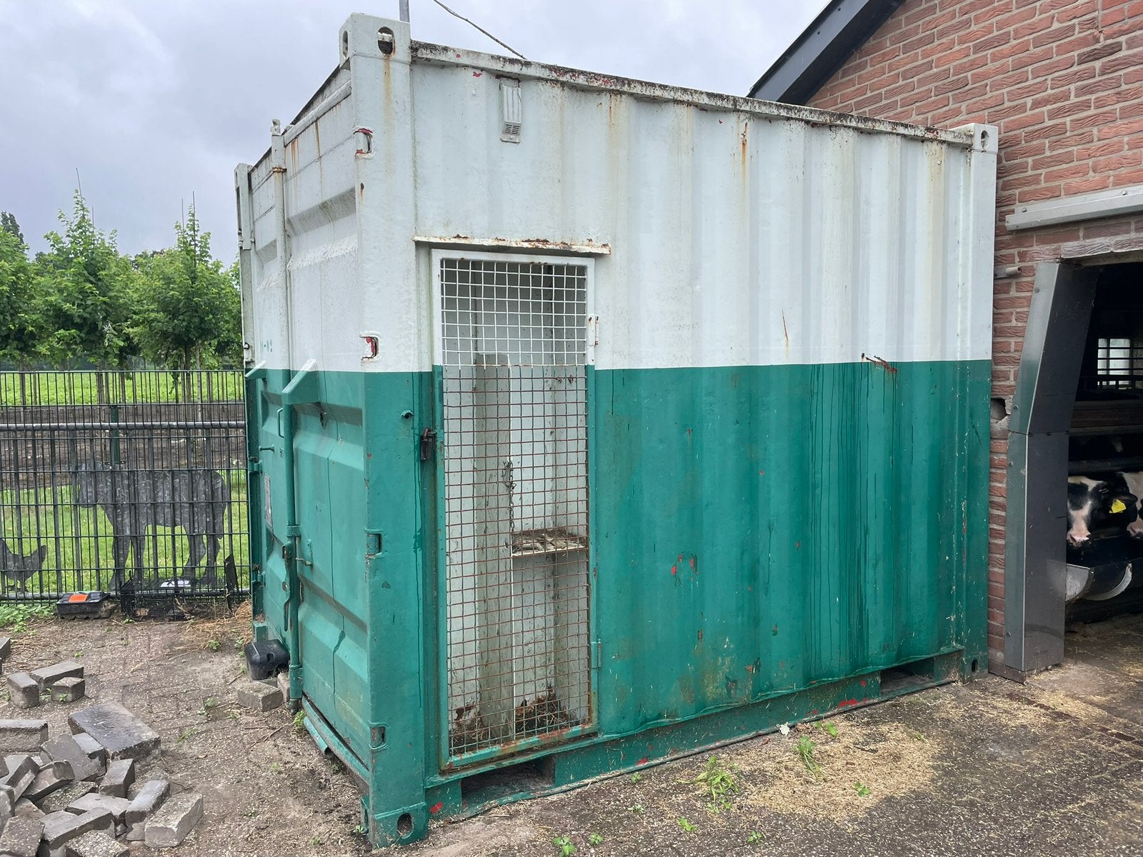 Container met gereedschap, Ophalen