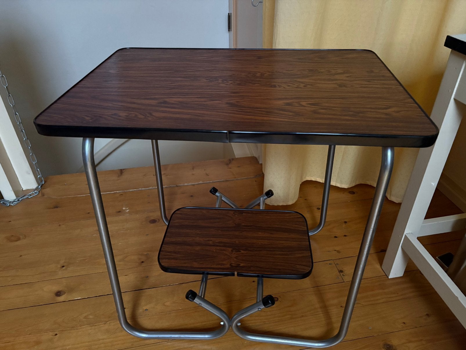 Vintage bijzettafeltje, Ophalen