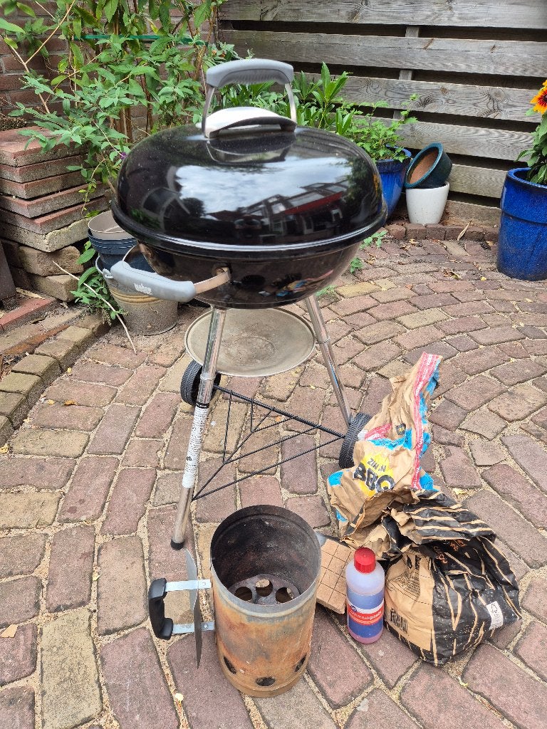 Weber barbecue + starter / schoorsteen + restant houtskool, Ophalen, Gebruikt, Weber