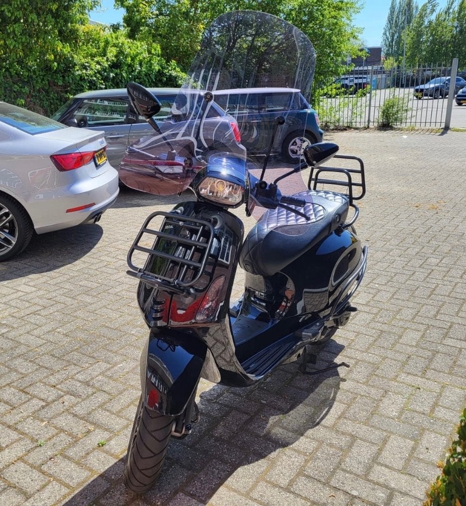 Vespa Sprint km stand <4000, Fietsen en Brommers, Ophalen, Vespa S, Zo goed als nieuw, Benzine