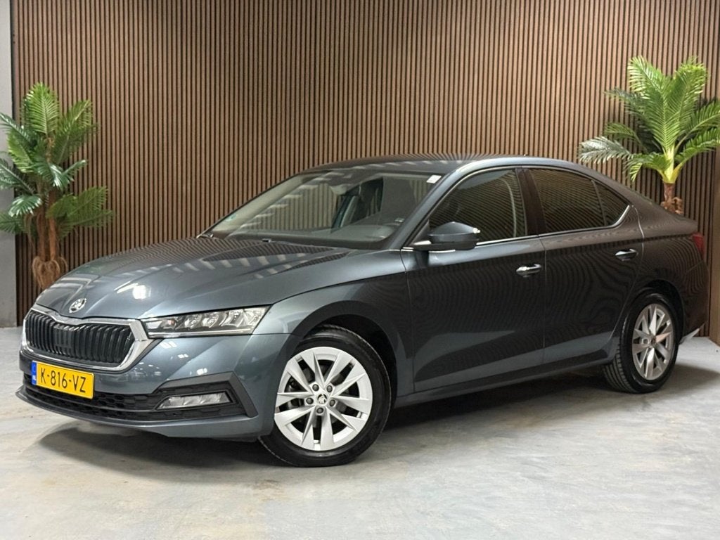 Skoda Octavia. 1.0 e-TSI BnsEdition. (bj 2021, automaat), Auto's, Skoda, Gebruikt, Euro 6, Origineel Nederlands, 3 cilinders
