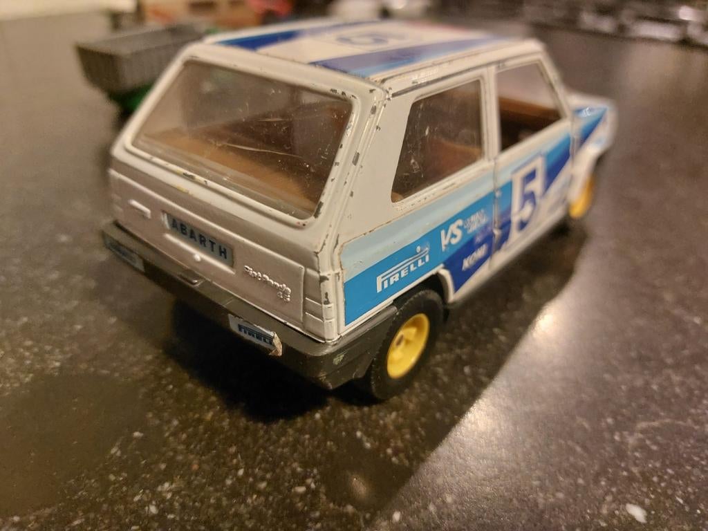 Burago Fiat Panda 45 Abarth 1/24 onderdelen opknapper, Ophalen of Verzenden