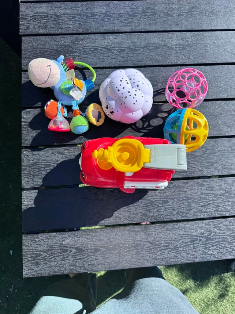 Baby speelgoed set – rammelaars, ballen & brandweerauto, Kinderen en Baby's, Speelgoed | Babyspeelgoed, Ophalen of Verzenden, Zo goed als nieuw