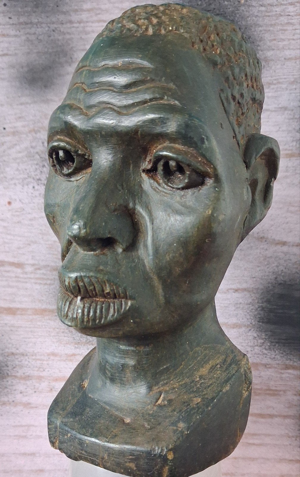 SJONA. Art carved stone male buste. Zimbabwe. 14 cm., Steen/keramiek, Afrika, Handgemaakt, Ophalen of Verzenden