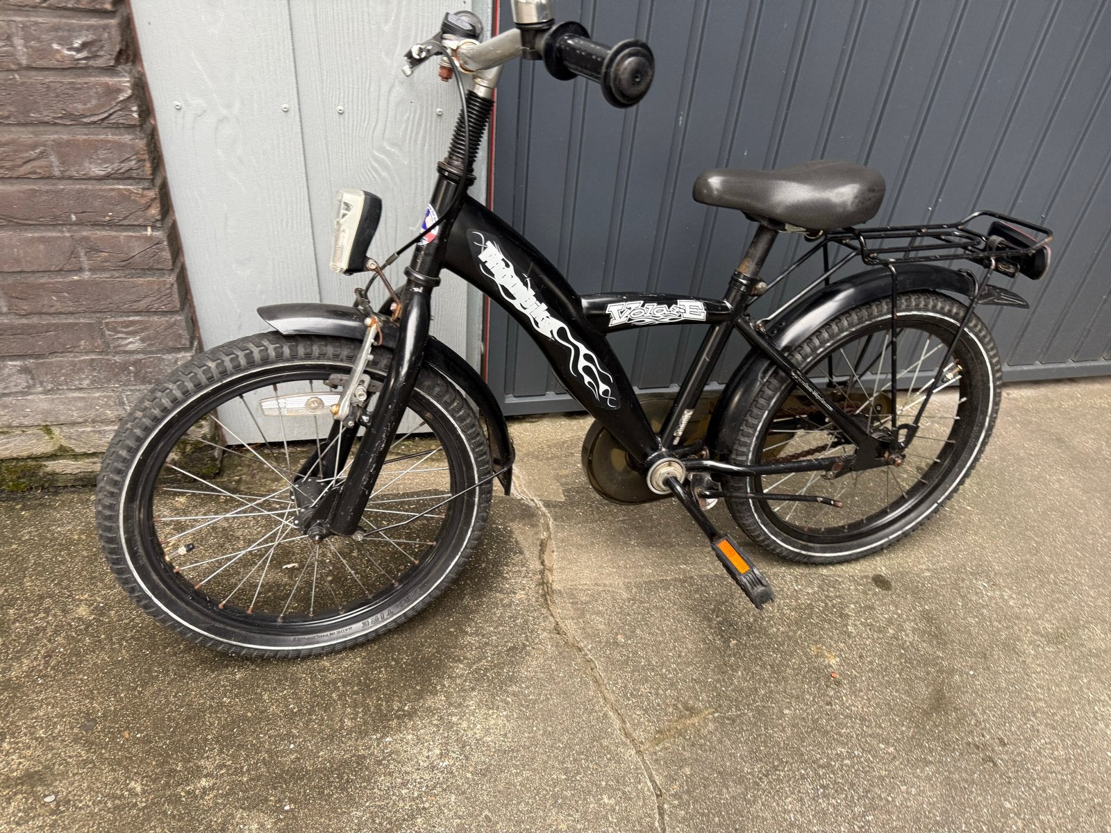 Volare kinderfiets 18 inch - Zwart met vlammen, Ophalen of Verzenden, Gebruikt, Terugtraprem, 16 tot 20 inch